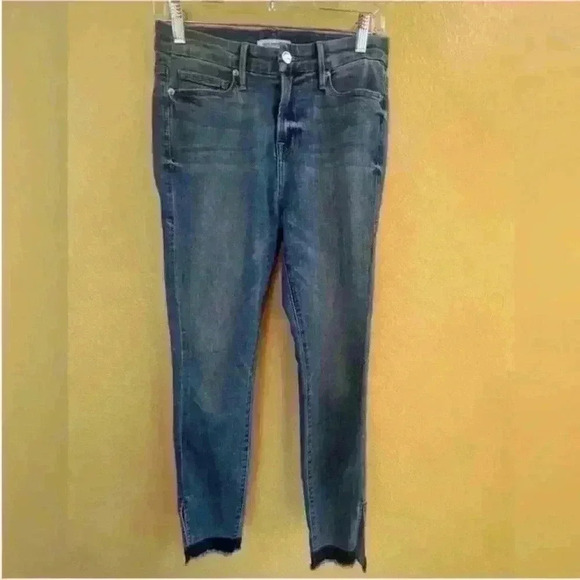 Good American- "Good Legs Split Seam Skinny"
Jeans Size 6/28 EUC! - Picture 5 of 9